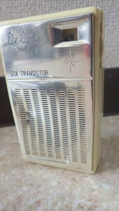 DE LUXE SIX TRANSISTOR