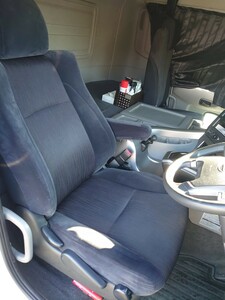 UDクオンの流用シート 運転席側 純正エアサスダンパーにポン付けです。腰痛対策 カスタムに ドライバーシート