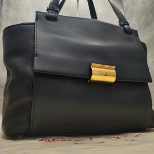 極美品/袋付き●Salvatore Ferragamo フェラガモ メンズ トートバッグ ロゴ ゴールド金具 A4可 肩掛け可 本革 レザー 黒 ブラック ビジネス