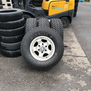 ピレリ30×9.50R15LTホイール付き　4本セット:28000円