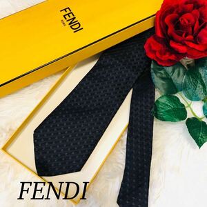 FENDI フェンディ メンズ 男性 紳士 ネクタイ ブランドネクタイ 総柄 ズッカ柄 黒 ブラック 結婚式 ビジネス かっこいい 美品 剣先 9cm