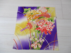 ◆アンティーク　古布錦紗縮緬　菖蒲　菊　桜柄　３４ｃｍ×３８ｃｍ◆お細工　押し絵　木目込み　日本人形◆はぎれ◆紫ぼかし