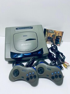 動作品 SEGA SATURNセガサターン セガ/SEGA HST-3210 2台コントローラ/希少品/レトロゲーム+ AVケーブル+電源アダプタ セット(J-3)