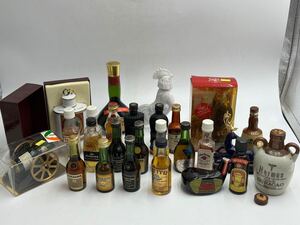 古酒 ヴィンテージアルコール ミニボトル 大量 まとめ 28本 中古 試供品 ウィスキー ブランデー 雑貨 インテリア リキュール等　現状品