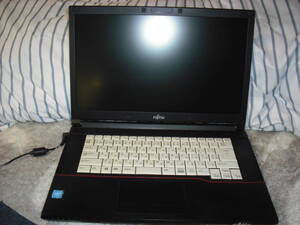 即決！！　富士通 LIFEBOOK A574/M　OS:なし　Intel Celeron 2950M 2.00GHz　4GB HDD:なし　15.6型　ブラック系　AC付　現状品　◇p1137◇