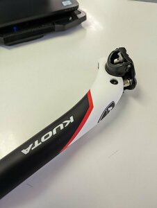 KUOTA シートポスト　31.6　KOM 　ホワイトレッド