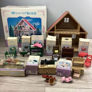 Yd481 シルバニアファミリー 森のお家 + 小物セット 欠品あり ピアノ 二段ベッド 勉強机 うば車 トイレ 調理台 ベビーベッド 中古