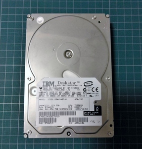 ID02 3.5インチ IDE HDD IBM DeskStar 123.5GB 7200RPM IC35L120AVVA07-0