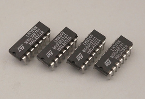 4個 STM LM324N IC STMicroelectronics