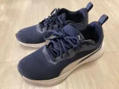 PUMA スニーカー　ランニングシューズ　23.5cm