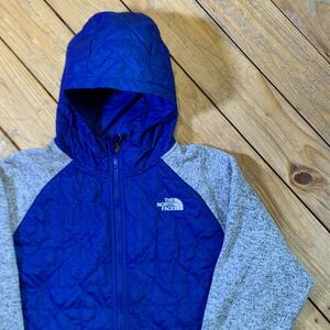 USA古着 THE NORTH FACE ノースフェイス 中綿入 パーカー KIDS サイズ XL アウトドア キャンプ 登山 防寒 軽量 キッズ アメリカ仕入 J3206