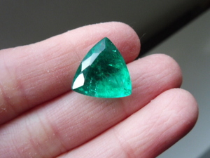 超綺麗★鑑別付　vivid green エメラルド　約8.32ct　ルース　リングやペンダントに！