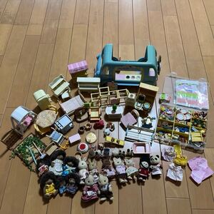 シルバニアファミリー 家具 小物 人形 セット 赤ちゃん ベッド アイスクリーム屋さん 病院セット 畑など　多数（ジャンク品） エポック社