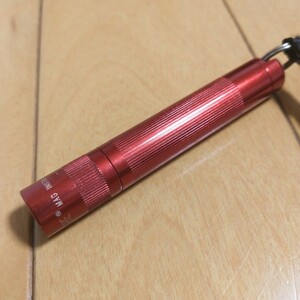 MAGLITE SOLITAIRE マグライト 中古 RED 電球タイプ クリプトン球 点灯確認済みですが、古いのでジャンク扱いで LED改造ベースにも USA