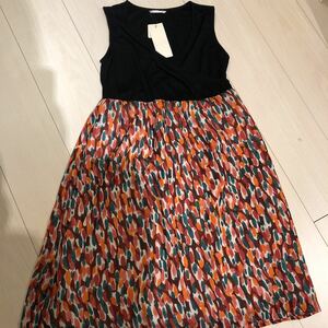 ユニクロUNIQLO 新品タグ付きコーディネートワンピースノースリーブSプリントリゾートドレス