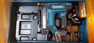 美品☆makita マキタ 18V 充電式タッカー ST421D バッテリー1個(18V6.0Ah) ケース付 ステープル幅4mm 長さ13～25mm 