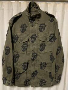 名作 THE ROLLING STONES × TMT M-65 MILITARY JACKET サイズL KHAKI ティーエムティー ローリングストーンズ 総柄ミリタリージャケット