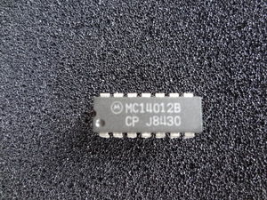 MOTOROLA製　MC14012B (Duad 4-input NAND Gate) 1個