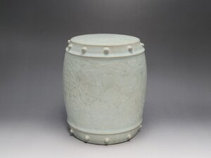 青釉 陽刻花紋 置物 時代唐物 高さ約21.7cm / 宋元時代 擺件 仏具 香道具 茶道具 煎茶具 唐物 人間国宝 李朝 高麗 古玩 古董