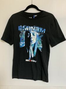 即決/EMINEM recoveryエムネムTシャツ/H&M/T-shirt/サイズXS/ラッパー/黒 ブラック/プリントT/アーティスト