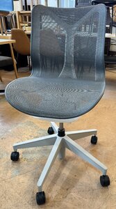 美品 展示品？ HermanMiller ハーマンミラー Cosm コズムチェア 肘無 ミドルバック メッシュ デスクチェア 静岡県裾野市