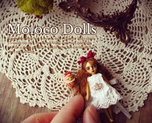 ★moloco dolls★③もっとちいさなお人形とダルマちゃん　糸で繋げた小さなお人形　