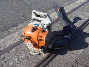 2　STIHL　背負い式エンジンブロワ　BR200