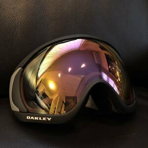 【全国送料無料】 美品　OAKLEY ゴーグル ミラーレンズ ブラックフレーム　収納ケース付き　オークリー