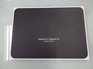 Apple 13インチMacBook Pro用レザースリーブ （ブラック）