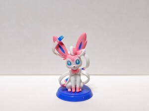 美品 ニンフィア ポケットモンスターXY&Z プラス チョコエッグ フィギュア レア