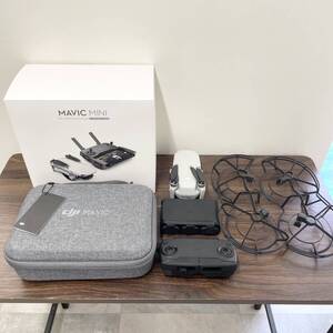 ★DJI MAVIC MINI Fly More Combo 199g ドローン 送信機 MR1SD25 充電ハブ MM1CH キャリーバッグ 箱 管9372