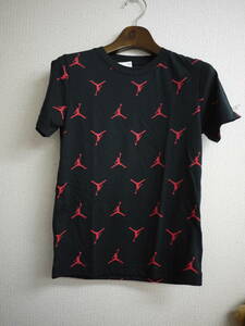 NY/新/即☆NIKE JORDAN/ジョーダン☆ 8-10T/128-132ｃｍ/総柄 半そでTシャツ