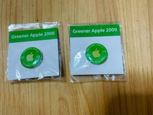 Apple純正 2008年・2009年　アップル　Ｇreener Apple ピンバッジ　希少　年代物