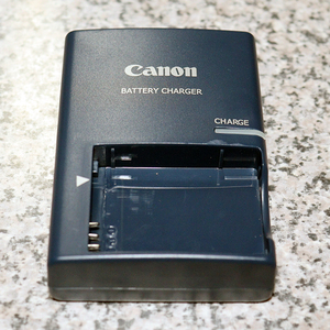 キャノン Canon 充電器 CB-2LXE 傷有 動作確認済み 中古品 R00039