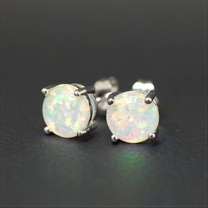 [EARRING] White Fire Opal ハイクオリティ φ8mm ラウンド ホワイト ファイヤー オパール シルバー スタッド ピアス 【送料無料】