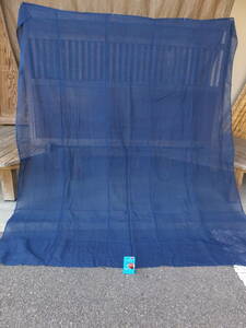 蚊帳に使われていたしっかりした青系薄手藍木綿古布・5幅繋ぎ・200×182㌢・重390g・リメイク素材