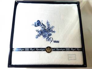 未使用　　ROYAL COPENHAGEN　ロイヤルコペンハーゲン　タオルシーツ 　花刺繍　綿１００％　　140×240㎝