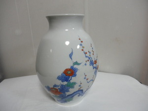 @@ 伊万里 有田 色絵 鍋島様式 花瓶　花絵　梅　菊　サイズ　口径9.5cm　高さ23.8cm