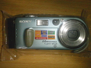 Camera-S-17 SONY製デジタルカメラDSC-P2＋充電バッテリーNP-FC10