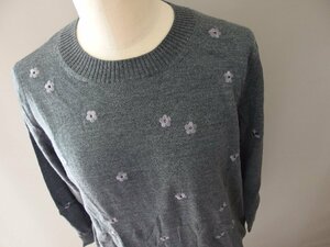 トリコ コムデギャルソン★長袖ニット★未使用★花柄刺繍★バックボタン★Mサイズ★グレー★tricot COMME des GARCONS