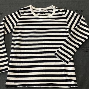 used 子供服 「 良品計画 130cm 紺色 ボーダー柄 長袖Tシャツ 」男女兼用 / シンプルで丁寧な作りのお洋服です