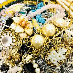 大量 イミテーション アクセサリー まとめ 約10㎏ ネックレス ブレスレット ブローチ イヤリング カメオ ジャンク