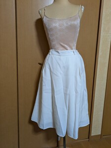 593中古白膝丈フレアースカート風パンツ