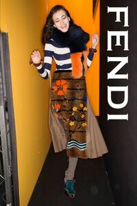 国内正規美品 16.17AW ランウェイ■FENDI/フェンディ ニット・セーター カシミア ボーダー ●KendallJenner●タートルネック 38/S