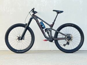 2023 Trek Slash 9.8 XT Gen 5 Carbon Full SuspensionMountain Bike Size: MEDIUM