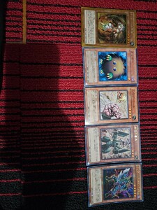 遊戯王 遊戯王トレカ トリオンの蟲惑魔ゴールドなど他4枚 5枚セット A0660