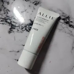 ALLIE サニーアプリコット 顔用日焼け止め