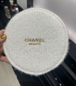 未使用 新品 ノベルティー　シャネル　正規メリクリスマ2024限定 丸型ポーチ　白 ノベルティ　CHANEL 白 ノベルティポーチ