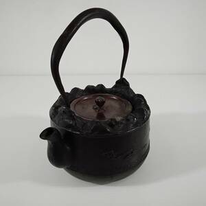 龍文堂造 鉄瓶 龍 鯉 彫刻 煎茶道具 重さ2.6kg iron kettle　 　 #0558/21