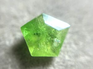 グロッシュラー ガーネット 1.75ct 8.5x8.2mm ペンタゴンカット　天然宝石　アフリカ★100円スタート★